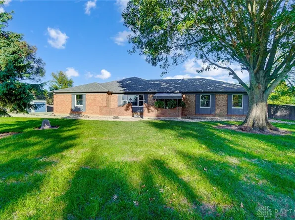 5725 Bradley Dr, Tipp City, OH 45371