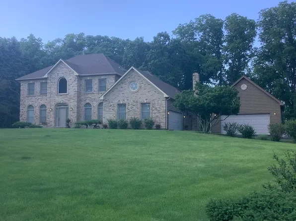 41W594 Hunters Hill Dr, Saint Charles, IL 60175