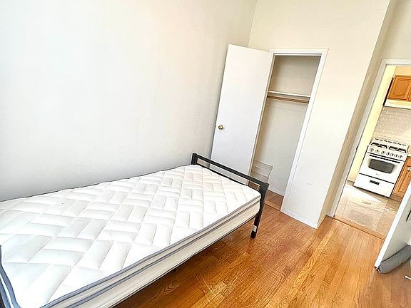 4th image of 27-52 27th St #2R
