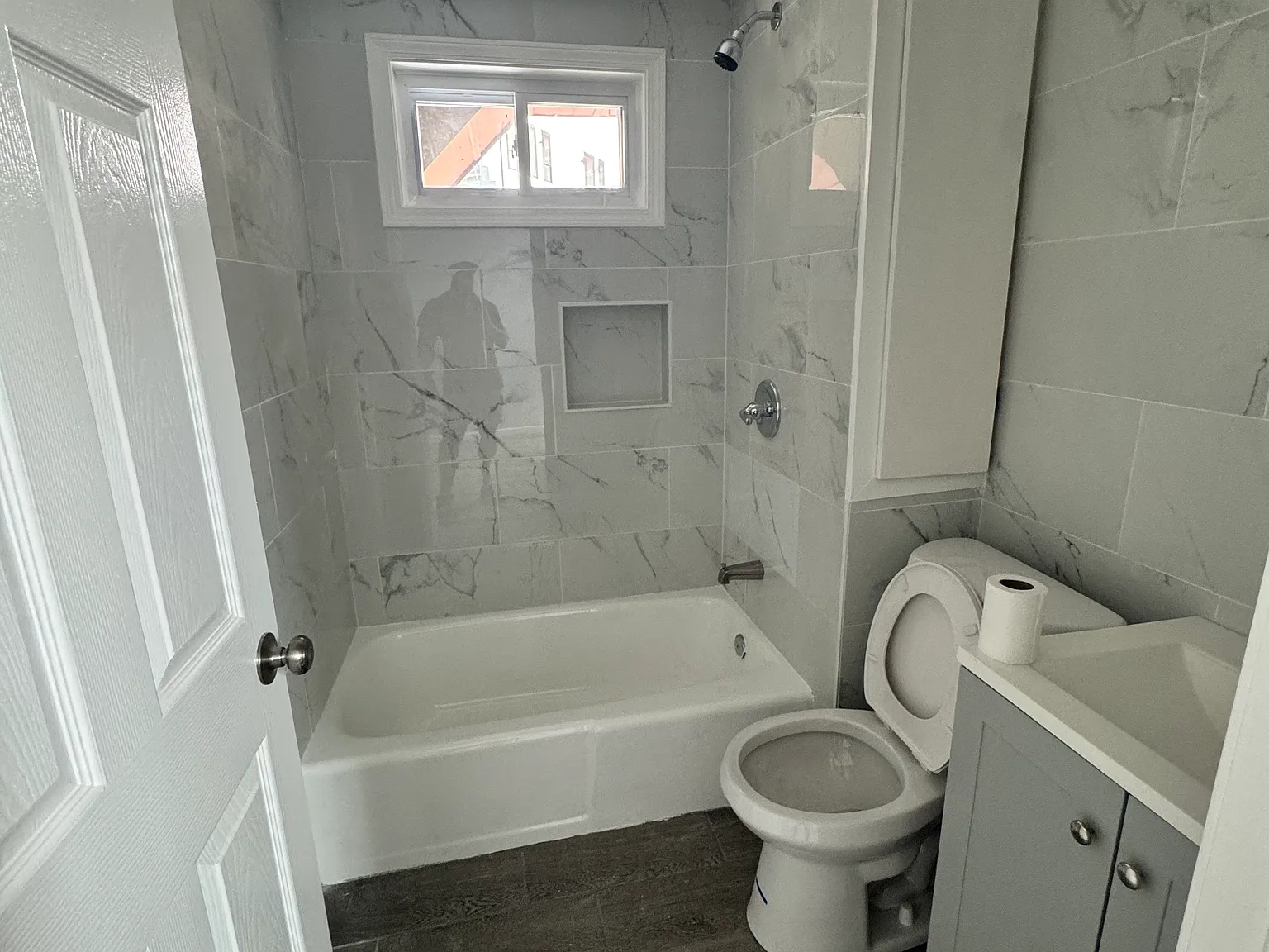 2 bed, 2.5 bath, 1300 sqft, $1,800 — Photo 2