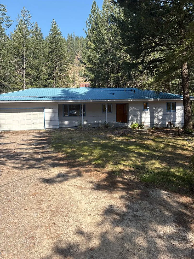 Spacious 3-Bedroom Bonner Home Near the Blackfoot River 2,600+ Sq. Ft., Garage & Fenced Yard — Photo 1