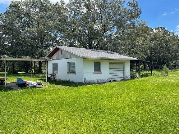 3rd image of 2400 Evergreen Ln
