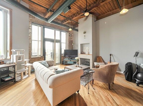 2nd image of 2222 W Diversey Ave APT 309
