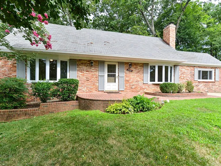 8700 Sudbury Pl — Photo 1