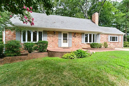 8700 Sudbury Pl Photo 1