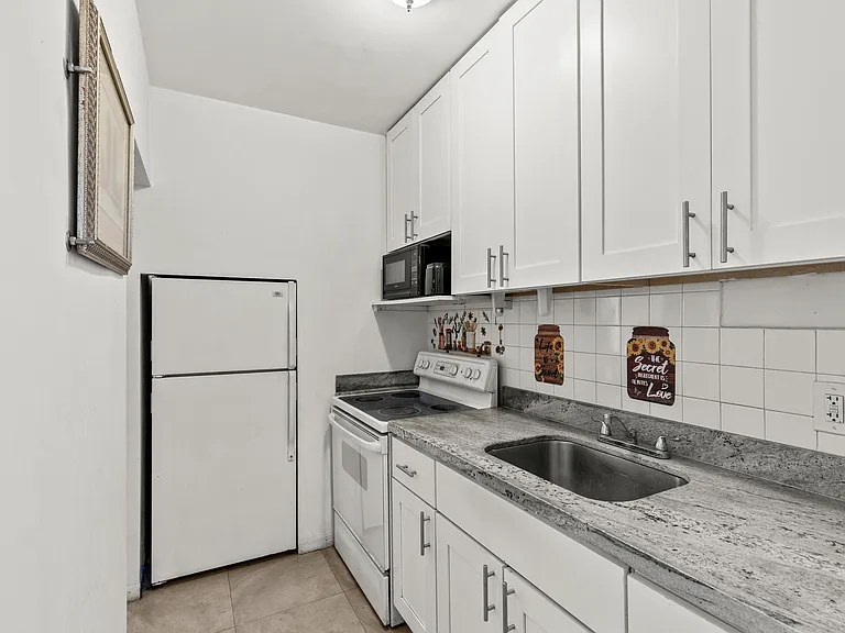 1021 NE 24th Ave #12 — Photo 19