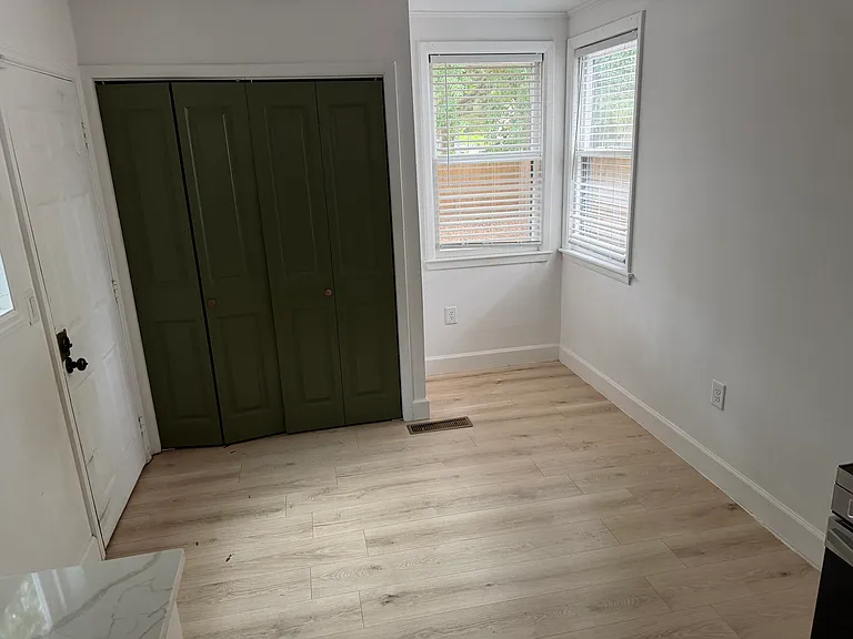 2652 Woodlawn Ave — Photo 10