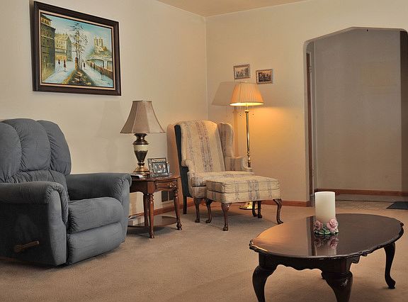 5th image of 17923 Glen Oak Ave