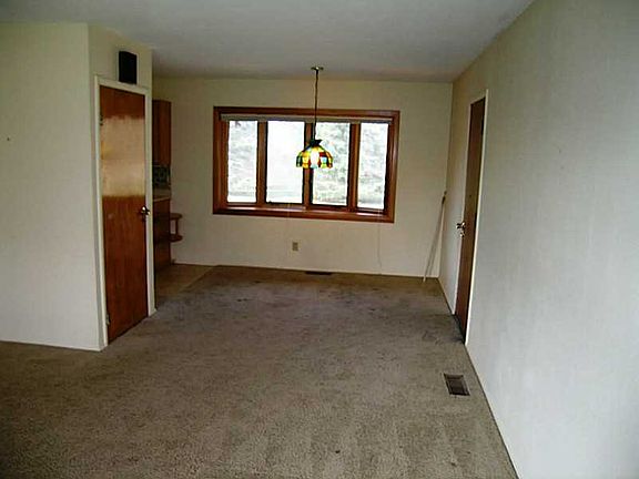 4th image of 327 Brocone Dr
