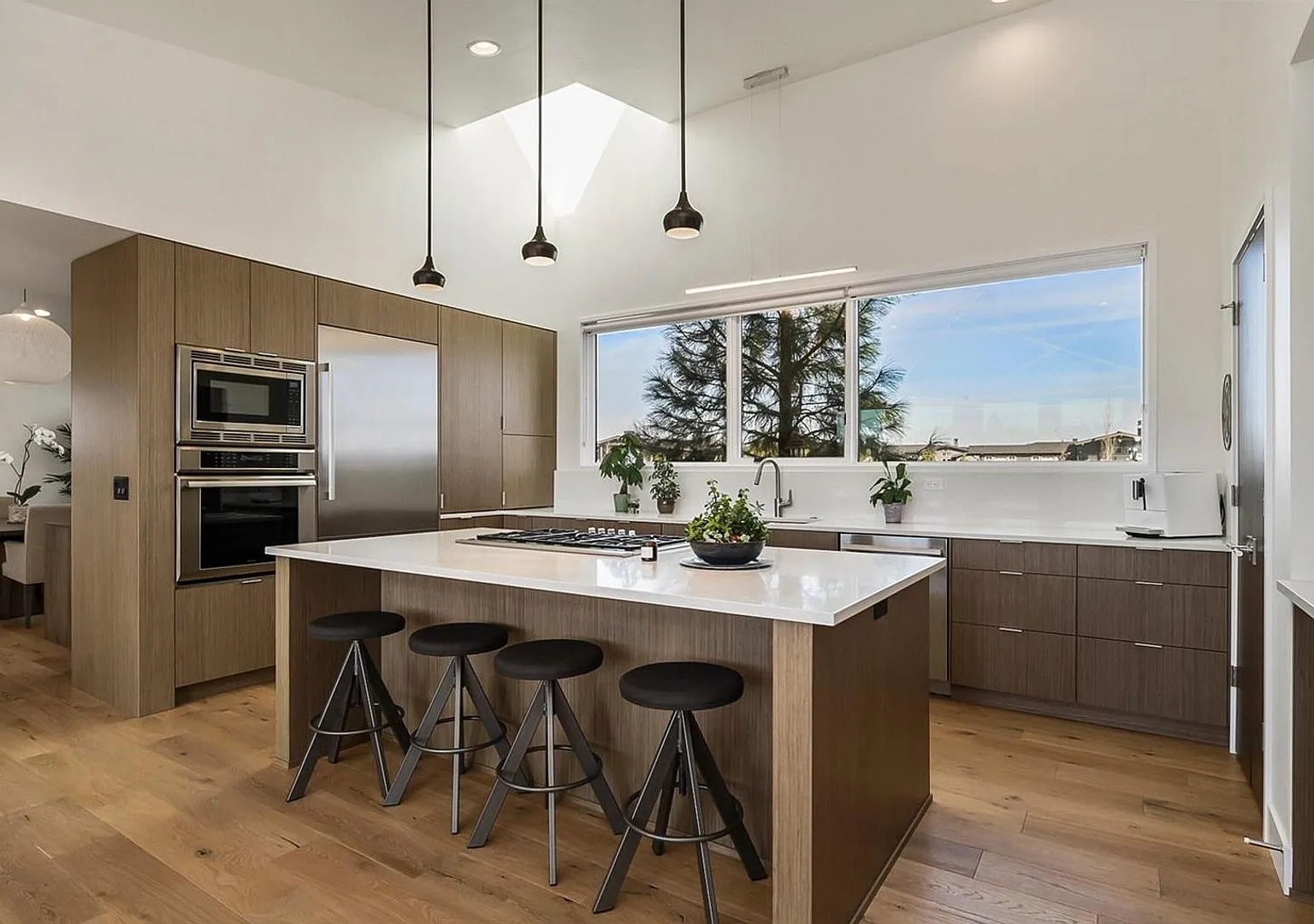 Luxury Tetherow Home | 3BR Furnished Retreat Near Mt. Bachelor — Photo 3