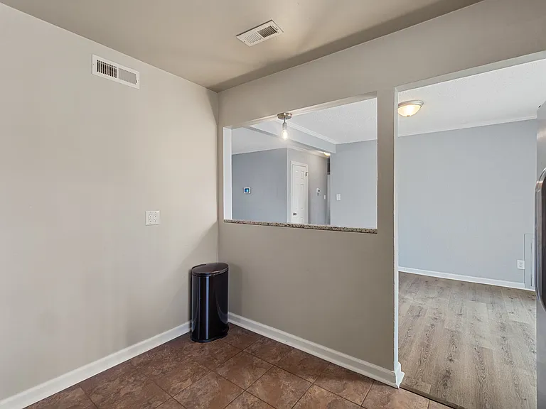 2249 Corbett Ave — Photo 24