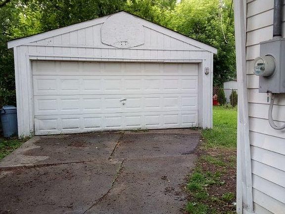 3rd image of 28227 Rosemont St