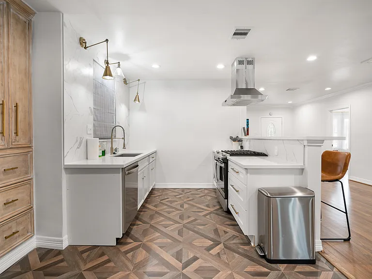 Fully equipped kitchen