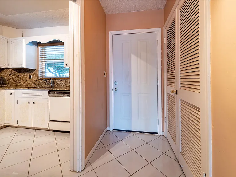 3333 NE 36th St #6 — Photo 21