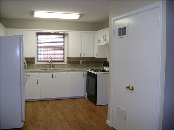 5th image of 3201 Columbia Dr