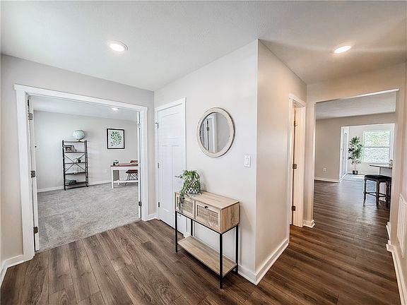 2nd image of 262 Lily Ridge Dr