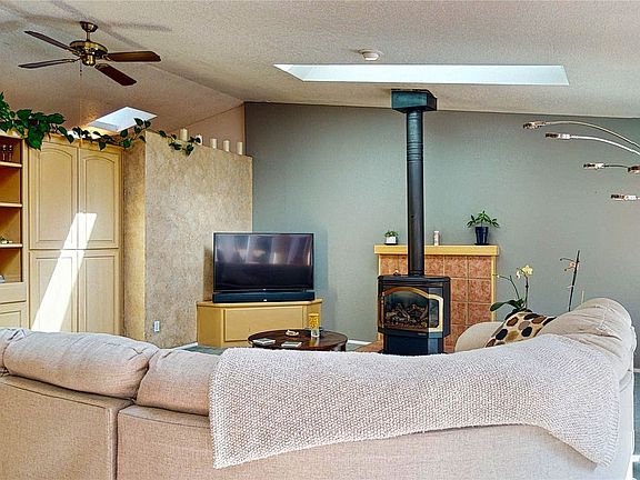 5th image of 12014 60th Street NE
