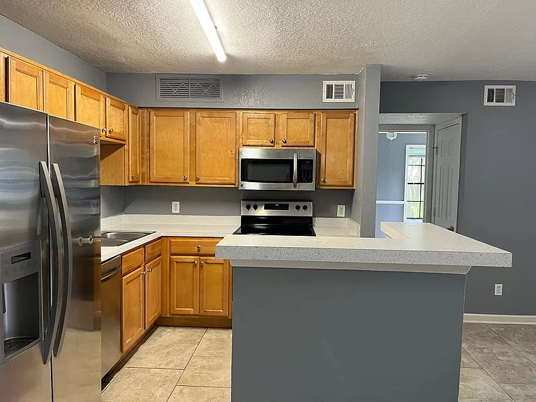 315 Lakepointe Dr #102 — Photo 6
