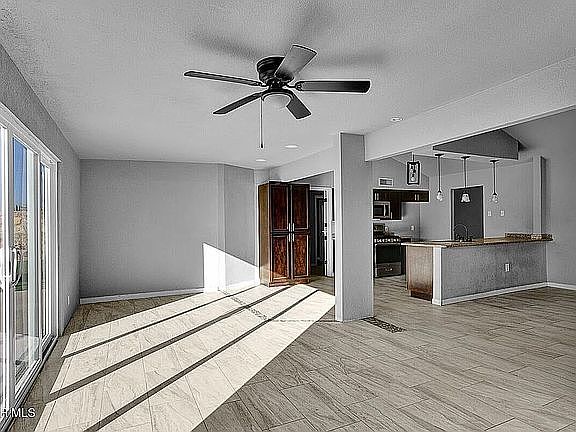 10th image of 3709 Roslyn Dr