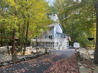125 Saint Andrews Dr, Bushkill, PA 18324