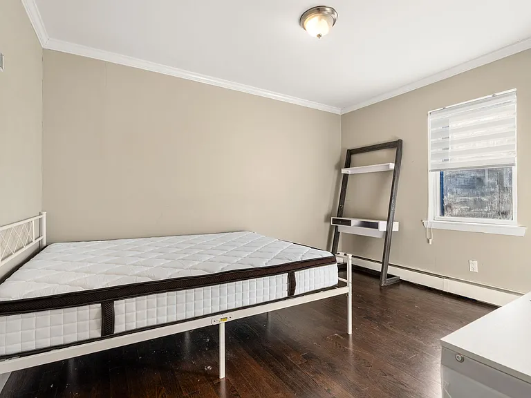 71 Oxford Ave #8 — Photo 6