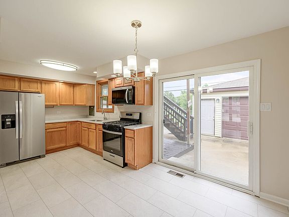 3rd image of 13319 Crestwood Dr