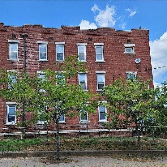 2nd image of 143 Putnam St #3N