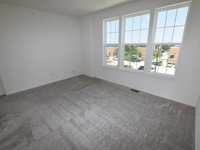 2945 Showplace Dr — Photo 44