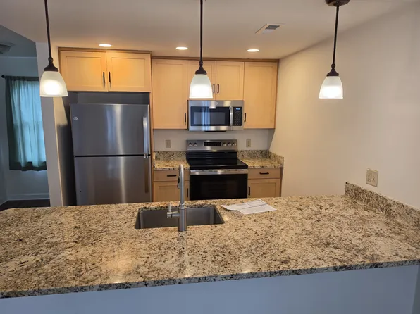 220 Spring House Ln, Telford, PA 18969