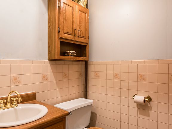 5th image of 132 Howard Ave