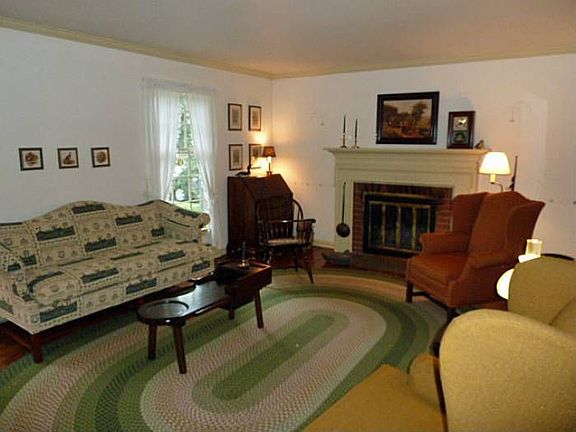 Formal Living Room w/FPL