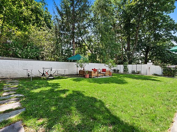 4th image of 47 Oak Ave