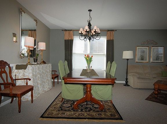 3rd image of 1575 Maureen Dr