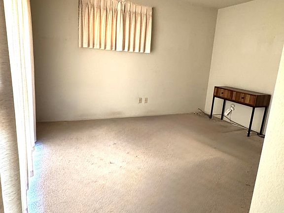 4th image of 879 E LANCASTER Circle