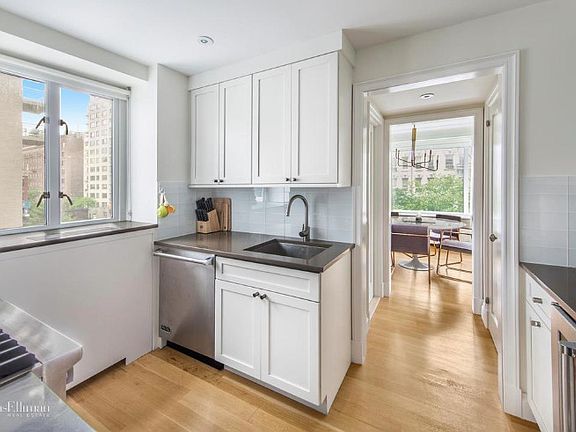 3rd image of 200 E 66th St APT B0501