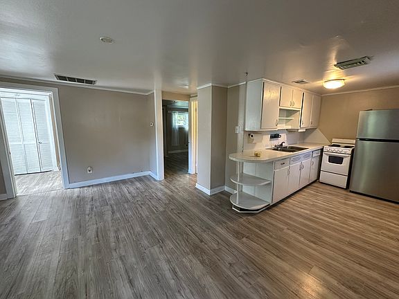 3rd image of 1106 Niagara Falls Blvd