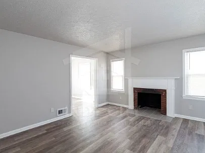 2 bed, 1.0 bath, 888 sqft, $1,200 — Photo 2