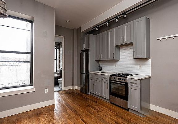 3rd image of 422 Rogers Ave #B4