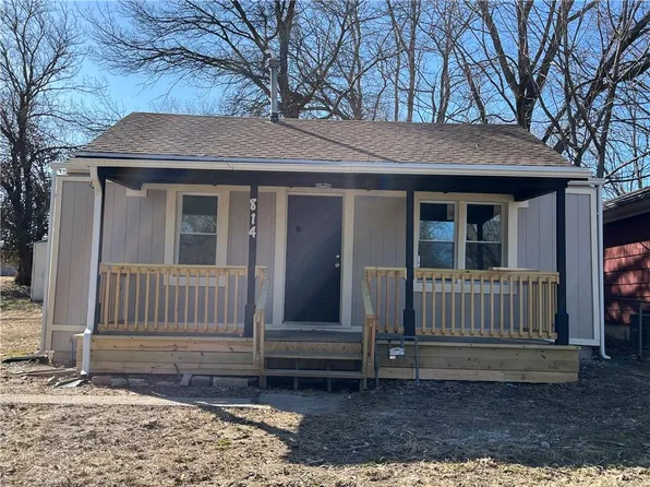 814 S Woodbury St, Independence, MO 64050