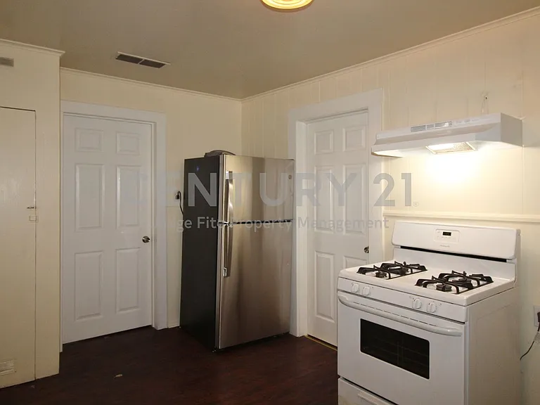 421 Dr Martin Luther King Jr Blvd — Photo 4