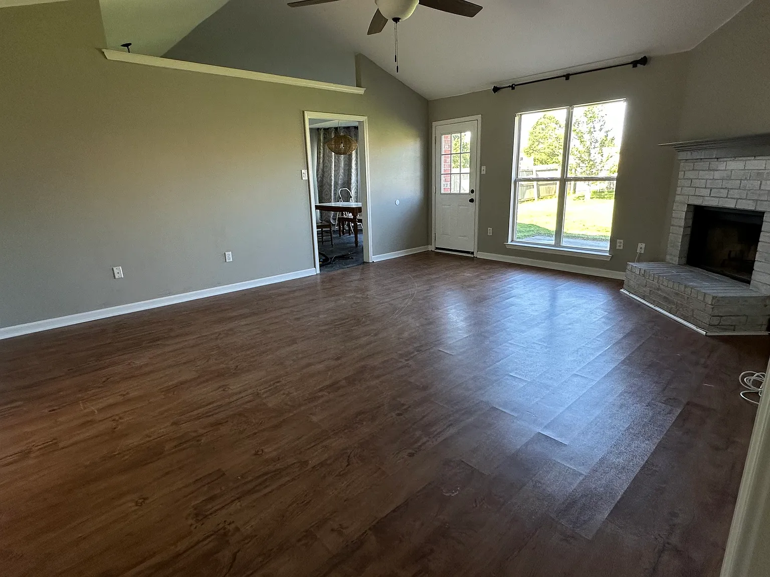 3 bed, 1596 sqft, $1,800 — Photo 2