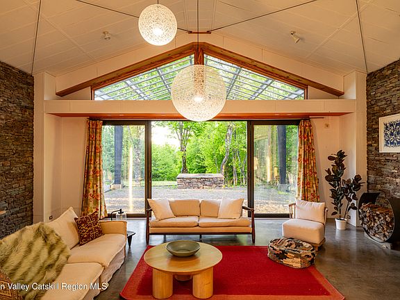 5th image of 1199 W Highland Road