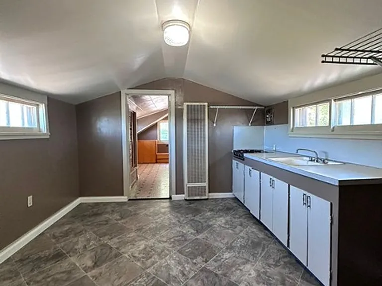329 S Rogers St — Photo 17