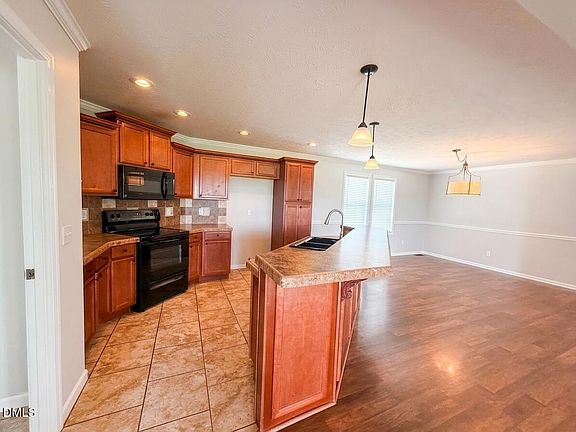 5th image of 9556 Batten Rd