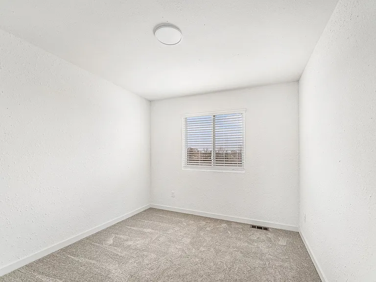 112 Iris Ct — Photo 13