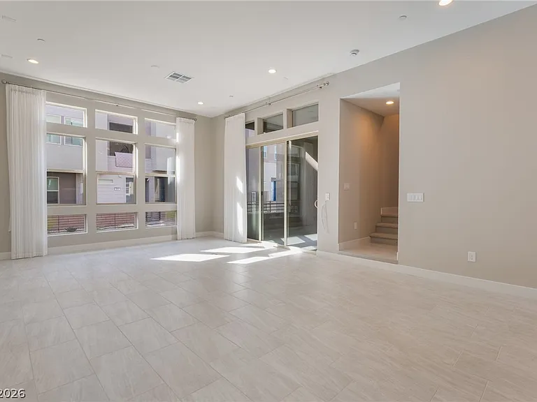667 Grey Saker St — Photo 7