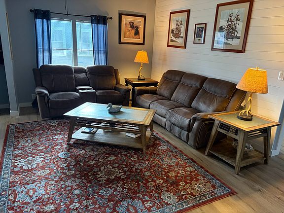 4th image of 2236 Primavera Ave
