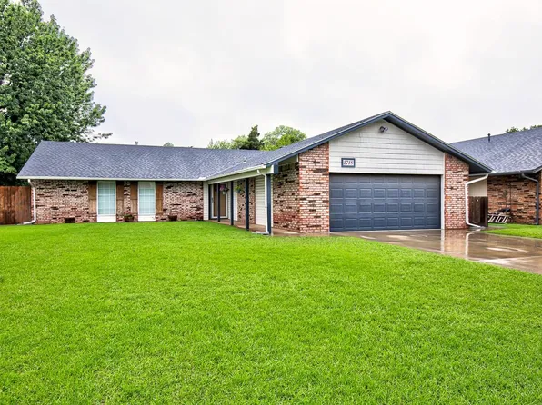 2718 Wagon Trl, Enid, OK 73703