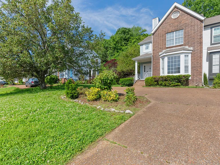 5721 Brentwood Meadows Cir — Photo 3