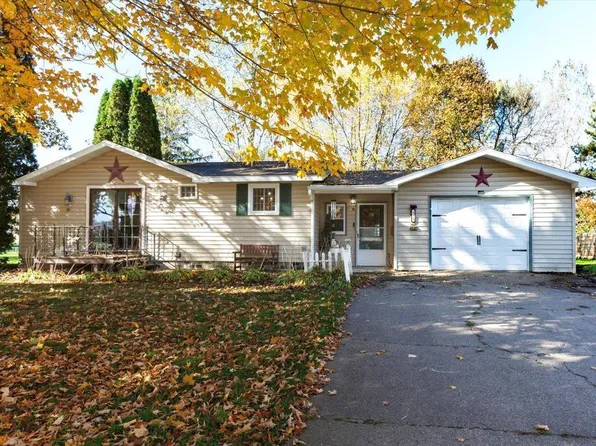 551 Oak St, Woodville, WI 54028